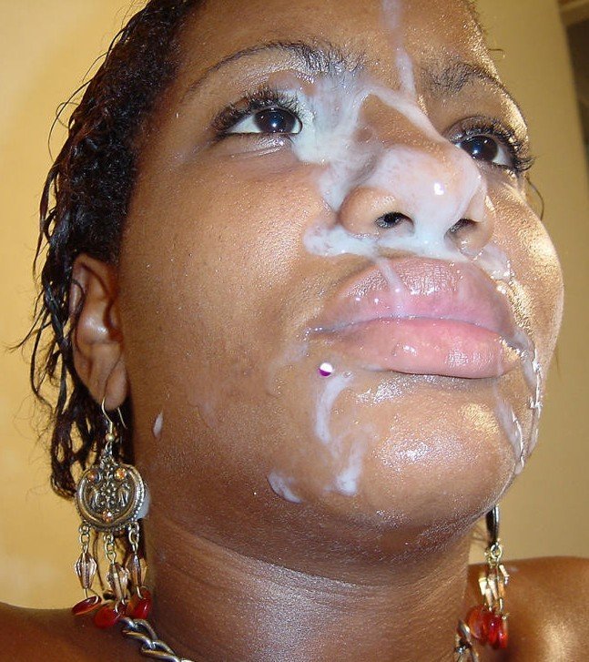 5 filles noires avec du foutre sur le visage 