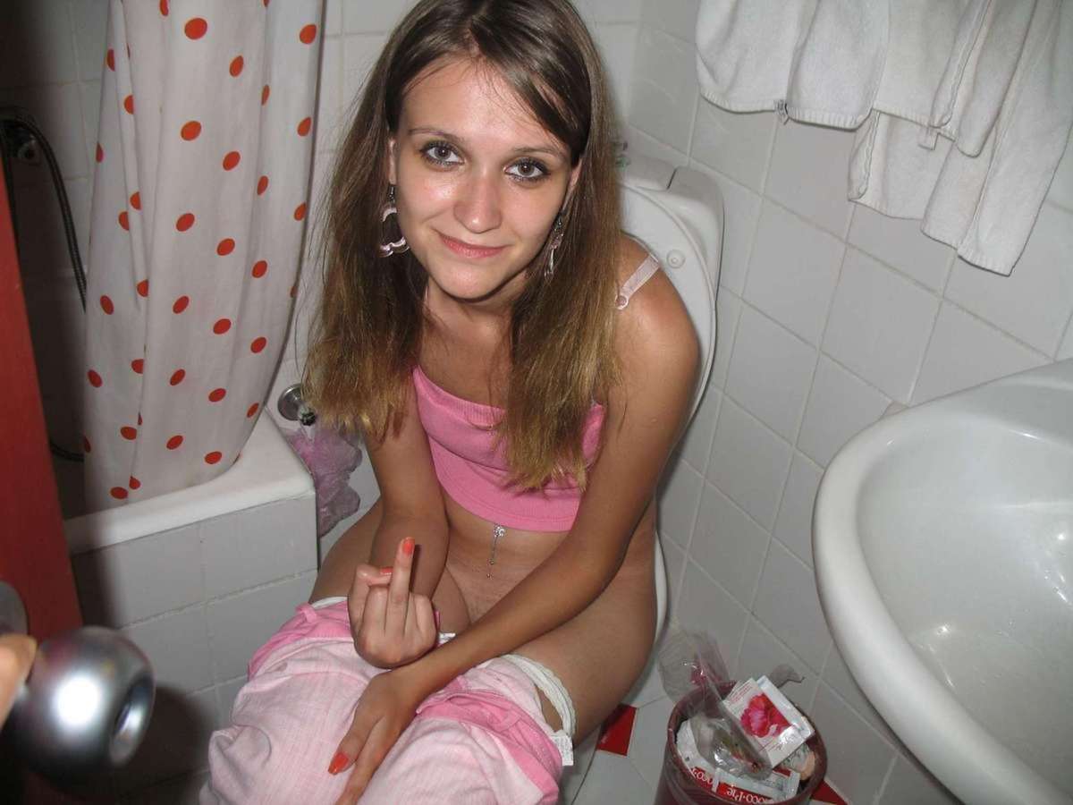 teen pipi wc (19)